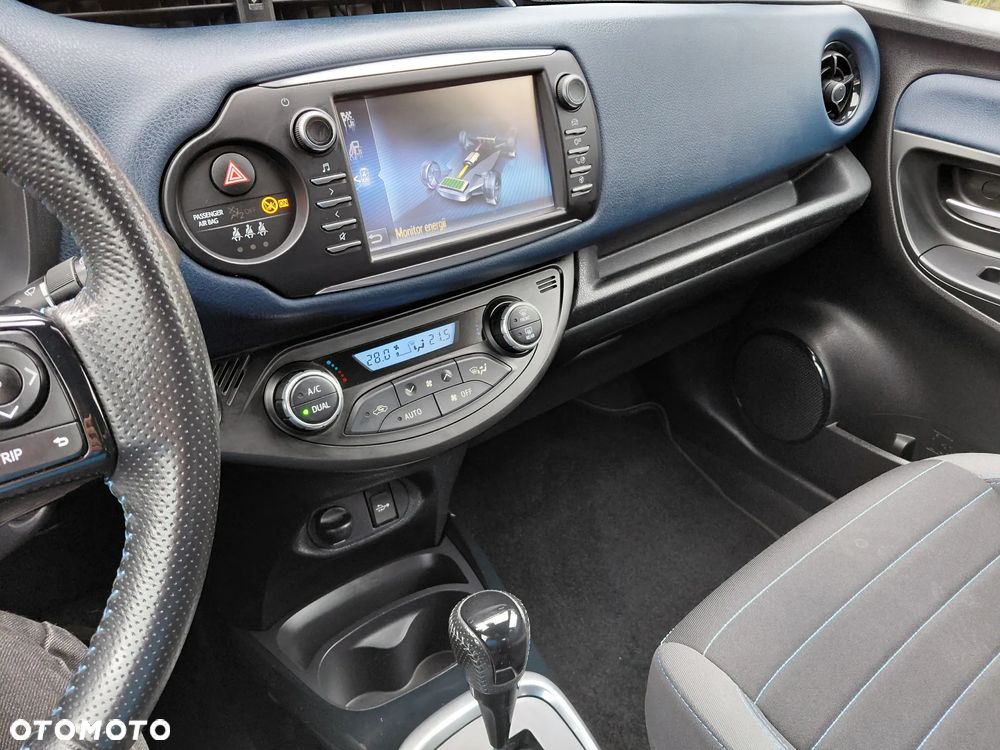 Toyota Yaris Hybrid 100 Selection Platinum - 21