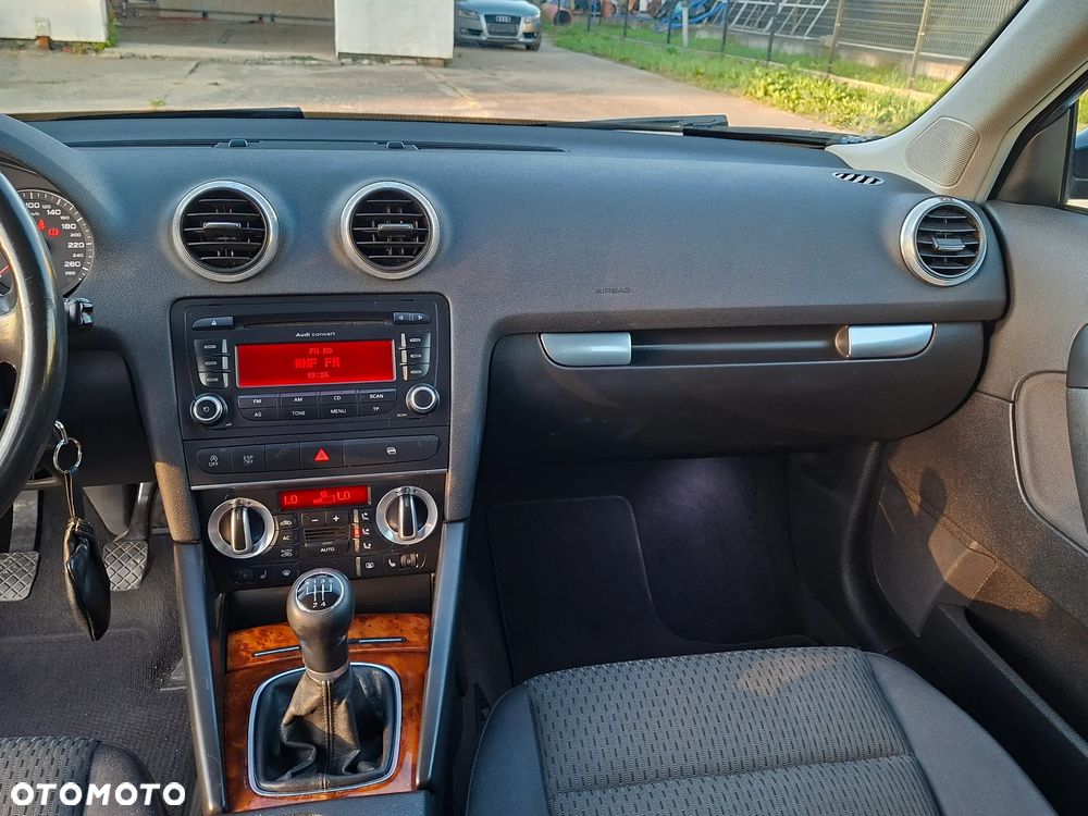 Audi A3 Sportback 1.6 TDI DPF Ambiente - 9