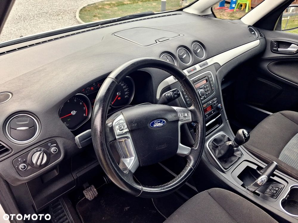 Ford Galaxy 2.0 Ambiente - 19