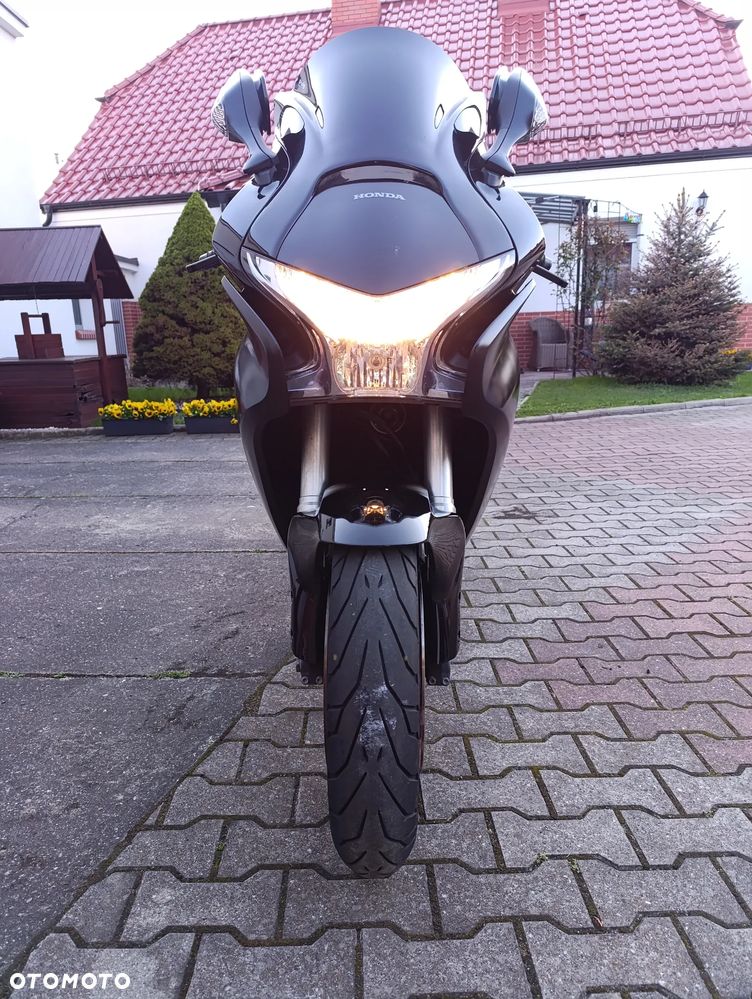 Honda VFR - 9