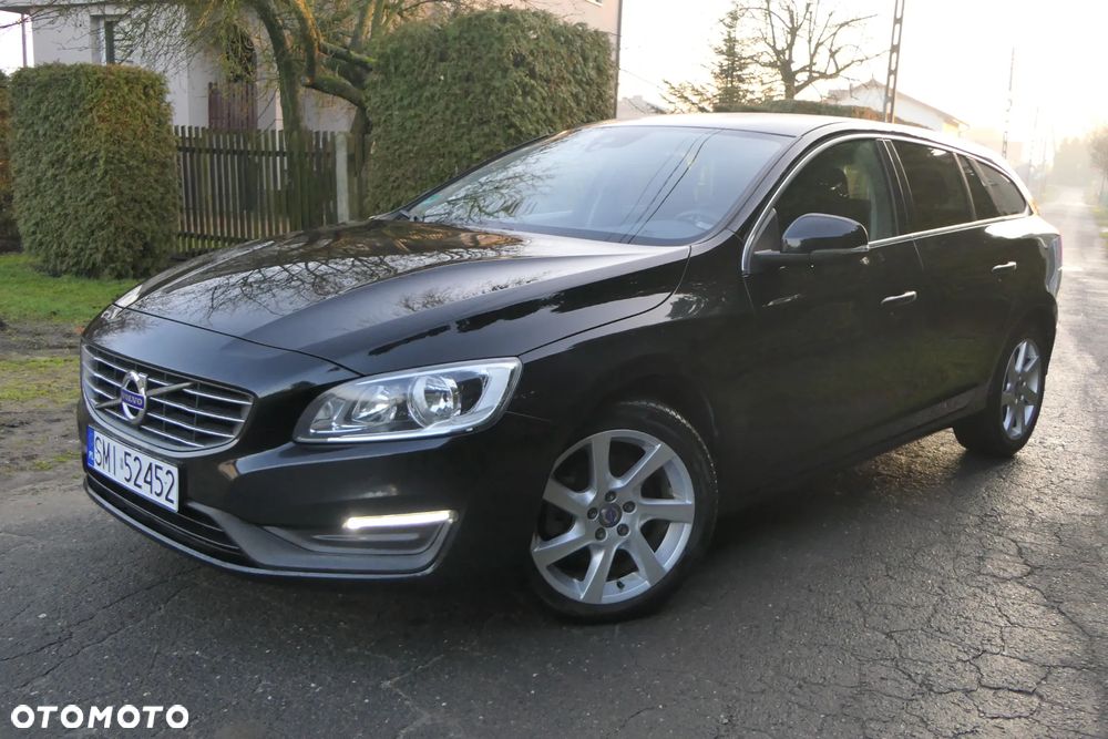 Volvo V60 D2 Drive-E Momentum - 1