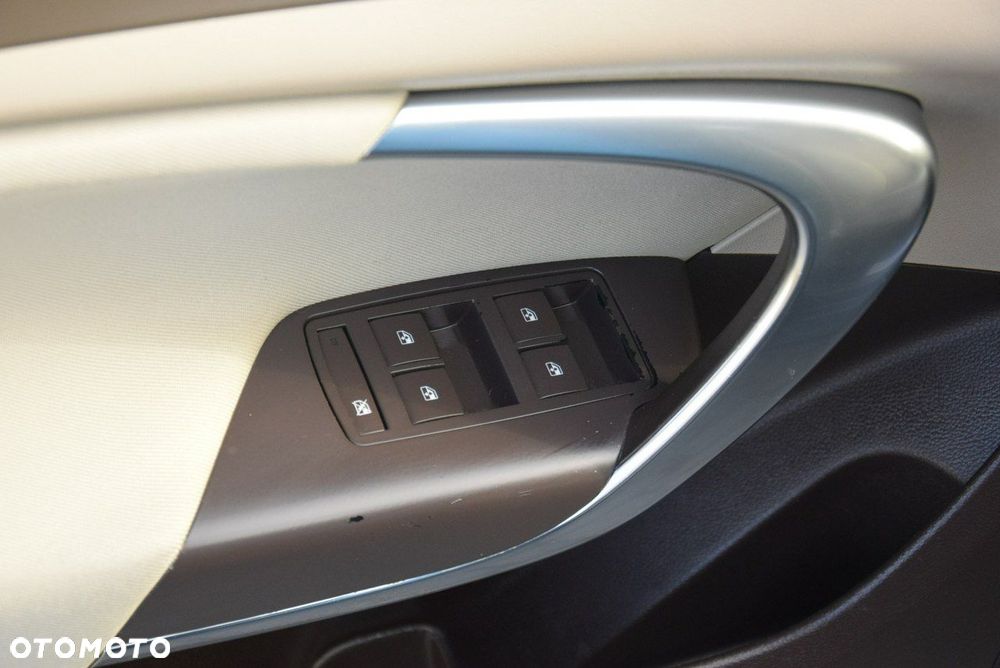 Opel Insignia 1.6 Turbo Edition - 32