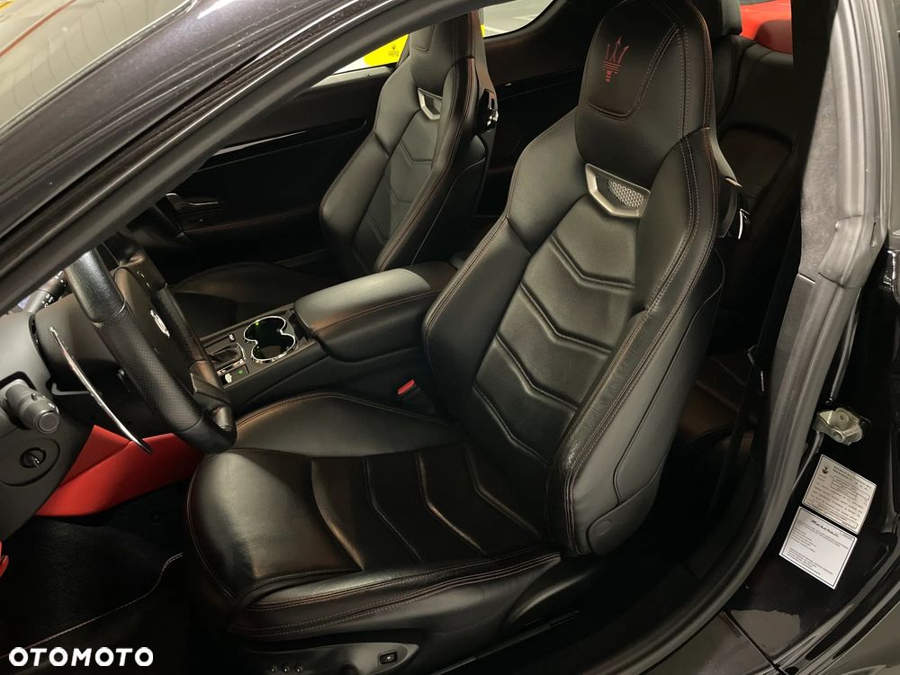 Maserati GranTurismo S Automat - 26