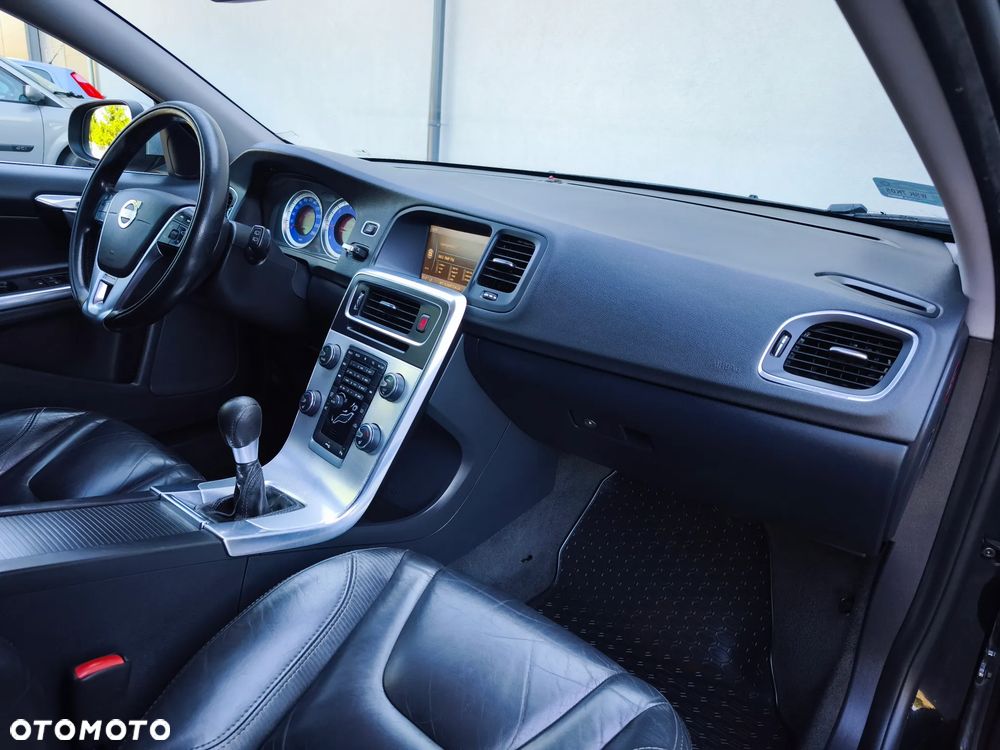 Volvo V60 D3 R-Design - 23