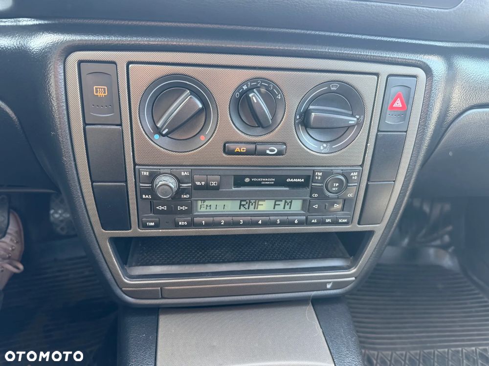 Volkswagen Passat 1.8 Comfortline - 15