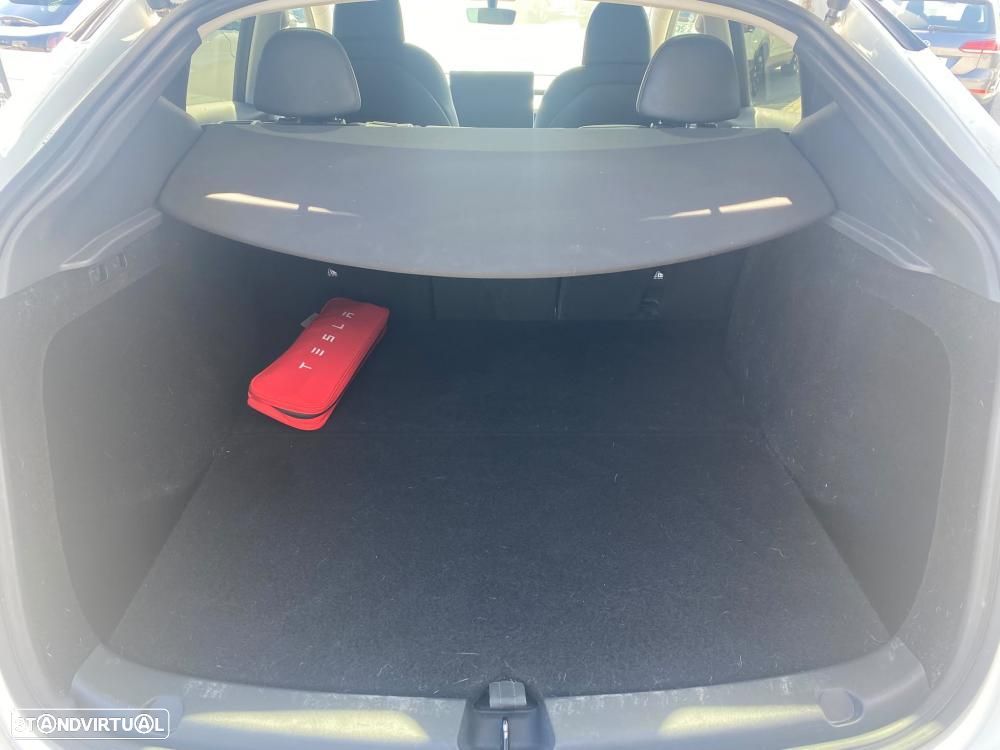 Tesla Model Y Standard RWD - 12