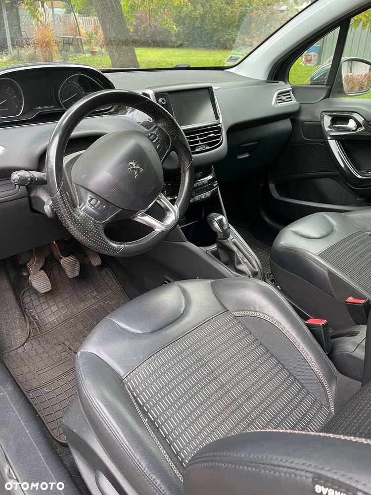 Peugeot 208 2012 photo 4