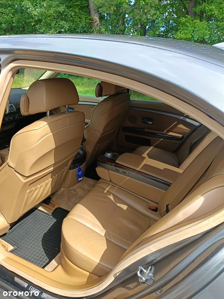 BMW Seria 7 750i L - 10