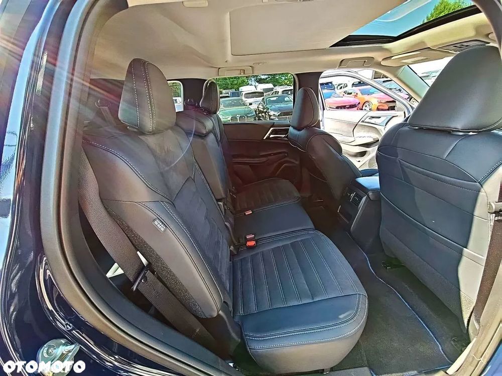 Mitsubishi Outlander - 12