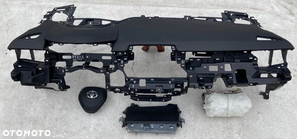 TOYOTA COROLLA E21 DESKA KONSOLA KOKPIT PULPIT PÓŁKA PARAPET AIRBAG PODUSZKI KURTYNA KURTYNY FOTELA PASY PAS - 4