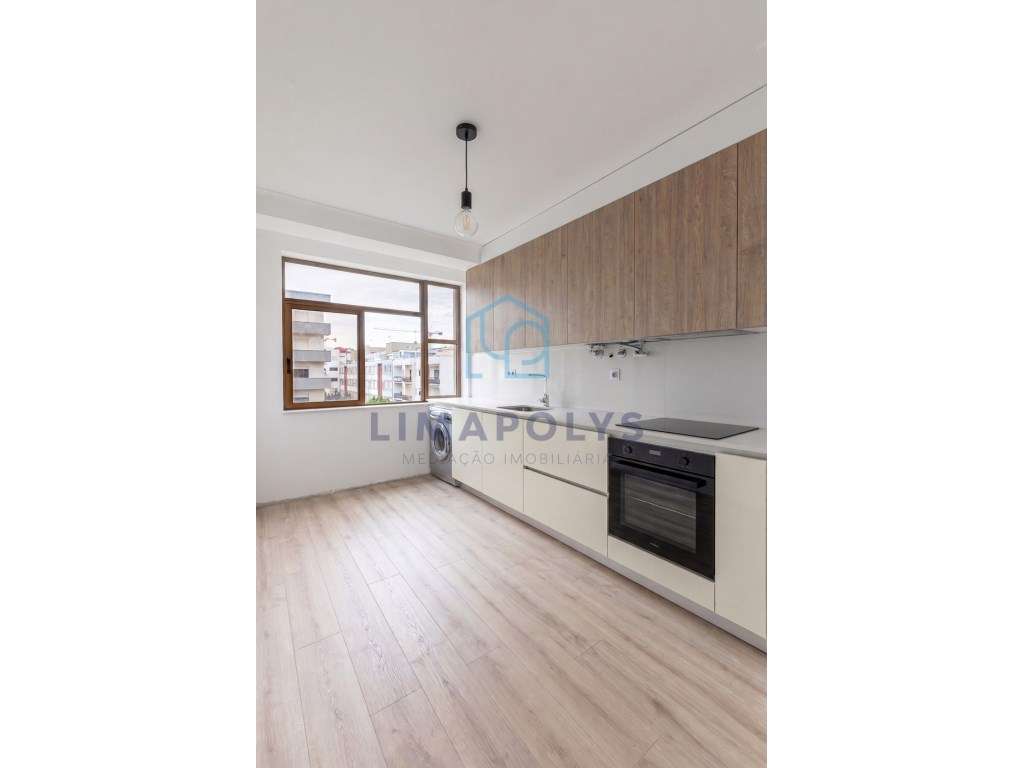 Apartamento T1 renovado a 100 metros da praia - Grande imagem: 4/11