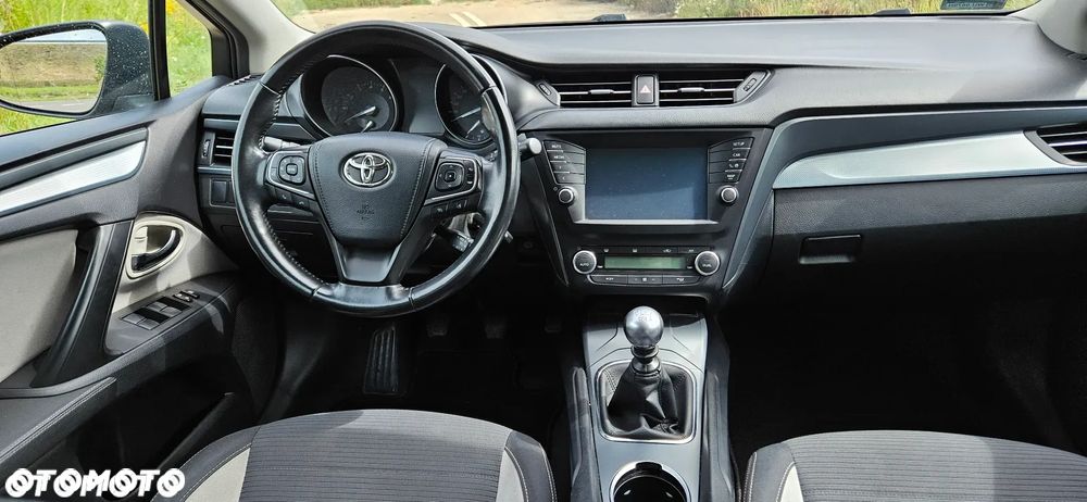 Toyota Avensis 1.8 Premium - 9