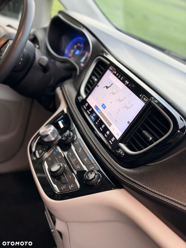 Chrysler Pacifica - 12