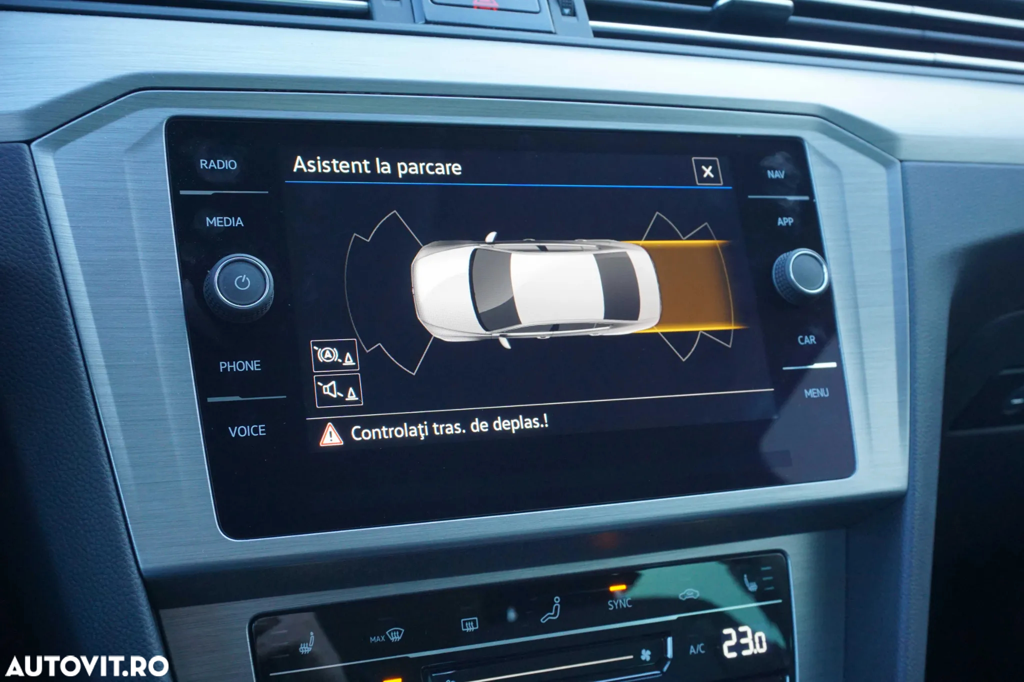 Volkswagen Passat 2.0 TDI DSG Advance - 22