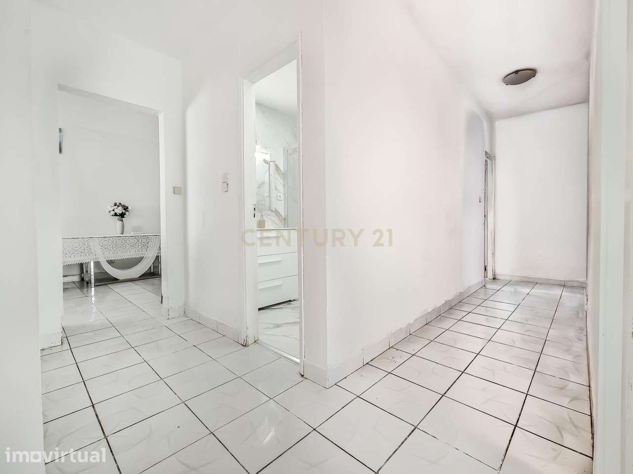 APARTAMENTO T4 EM SANTO ANTÓNIO DOS CAVALEIROS - Grande imagem: 4/21