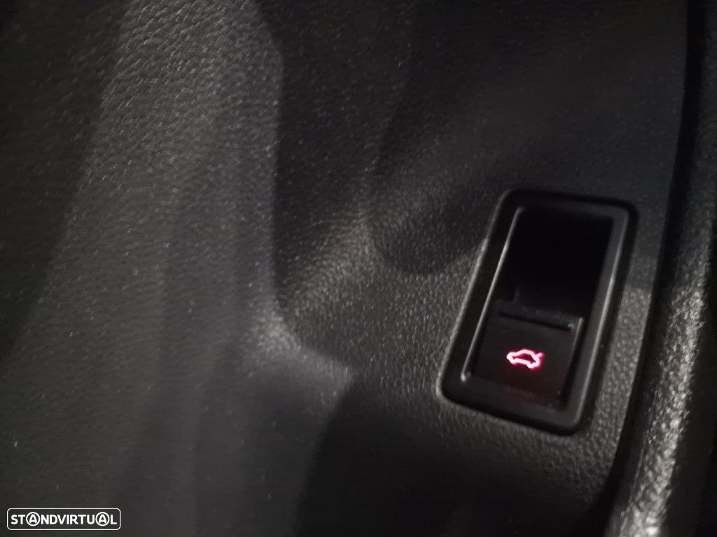 VW Jetta 1.6 TDi Highline - 21