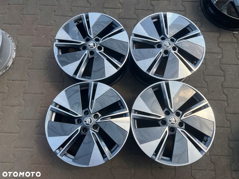 KOMPLET FELG FELGI ALU SKODA OCTAVIA SUPERB ENYAQ 19 ET45 ORYGINALNE - 2