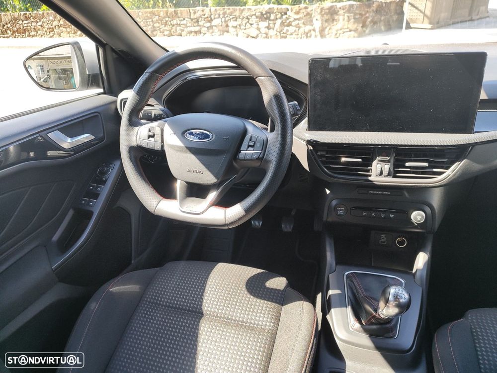 Ford Focus 1.0 EcoBoost MHEV ST-Line - 11
