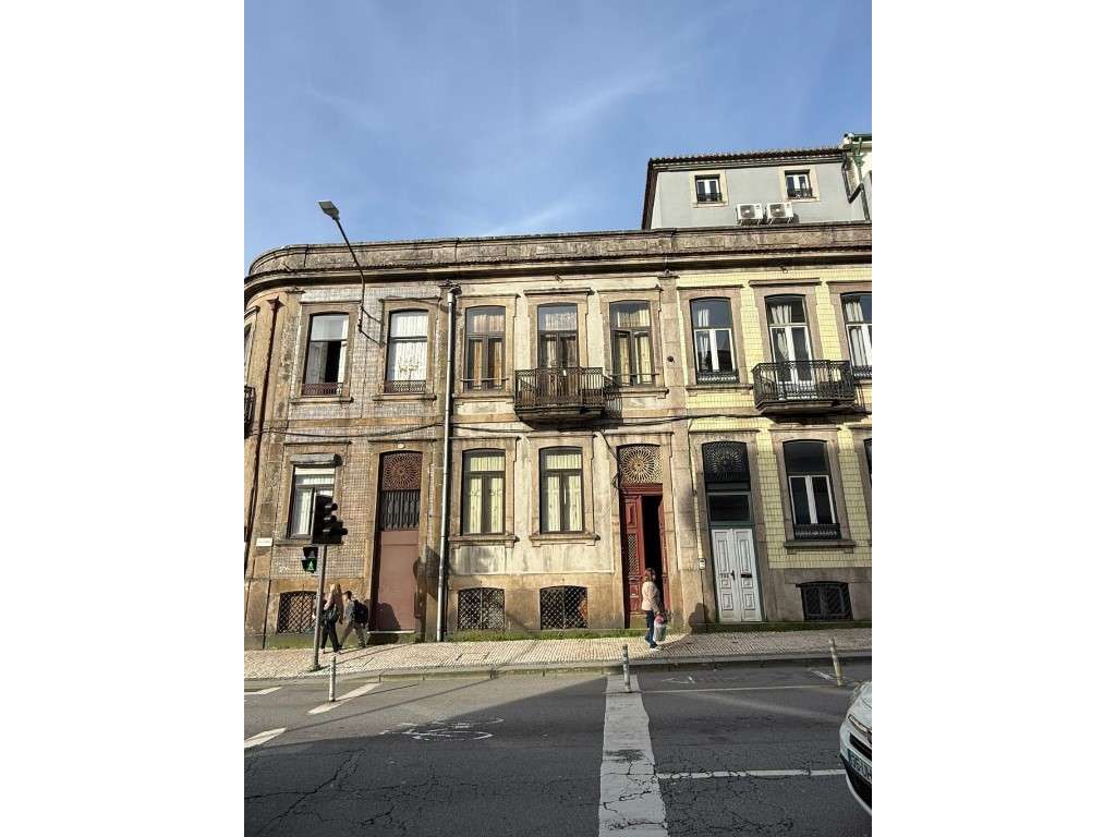 Prédio para Reabilitação com PIP Aprovado - Grande imagem: 4/15