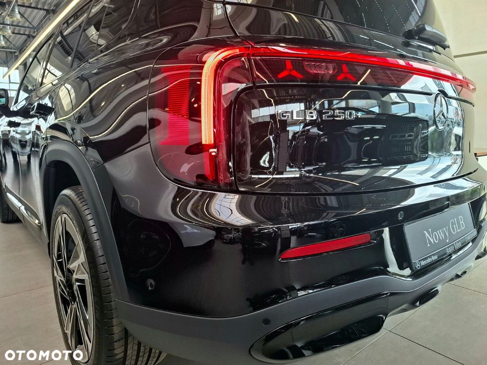 Mercedes-Benz GLB - 11