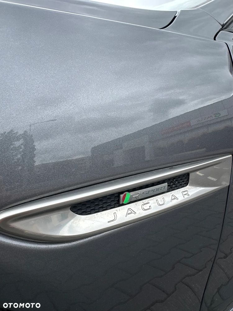 Jaguar XE 20d R-Sport - 8