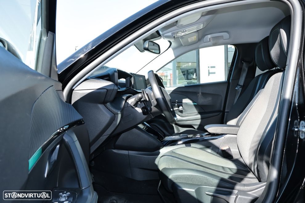 Peugeot 2008 1.2 PureTech Allure Pack EAT8 - 17