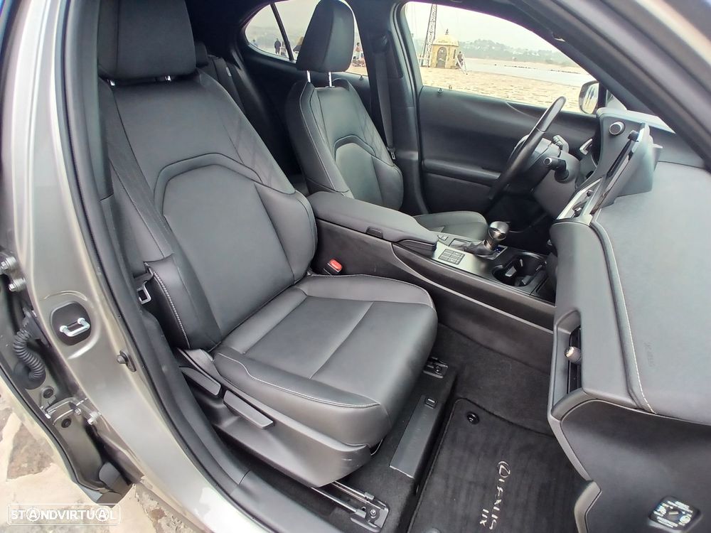 Lexus UX 250h Sport (Ecrã 12.3) - 18