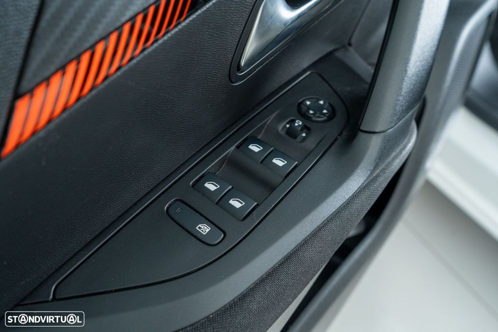 Peugeot 2008 1.2 PureTech Active Pack EAT8 - 20