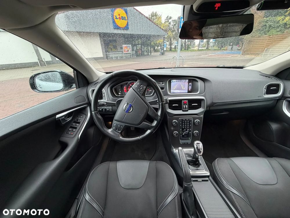 Volvo V40 Cross Country - 9