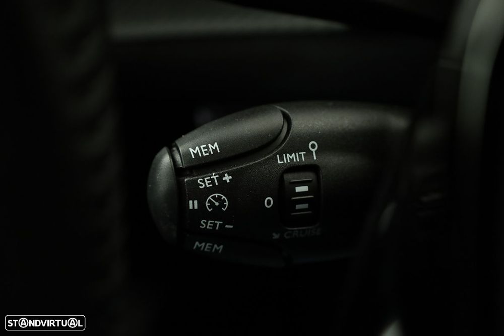 Peugeot 208 1.2 PureTech Style - 17