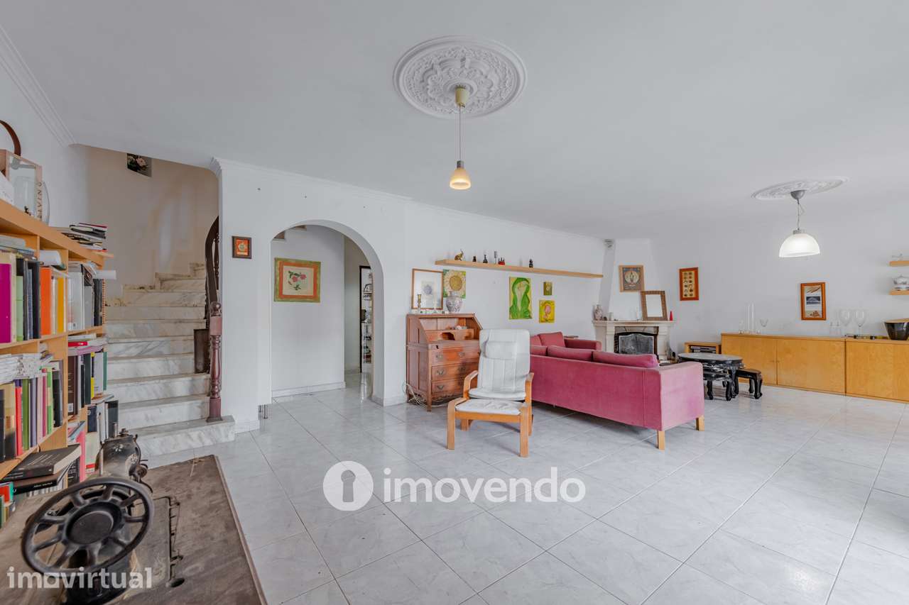 Moradia T4, com áreas amplas e jardim, em Faro - Grande imagem: 2/60