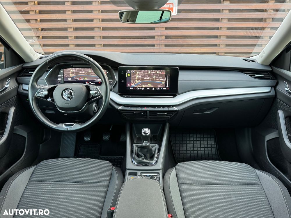 Skoda Octavia Combi 2.0 TDI Sportline - 33