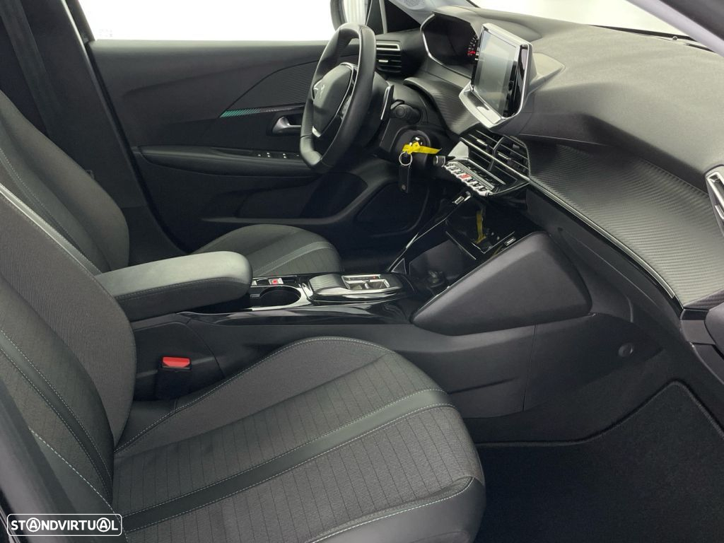 Peugeot 208 - 23