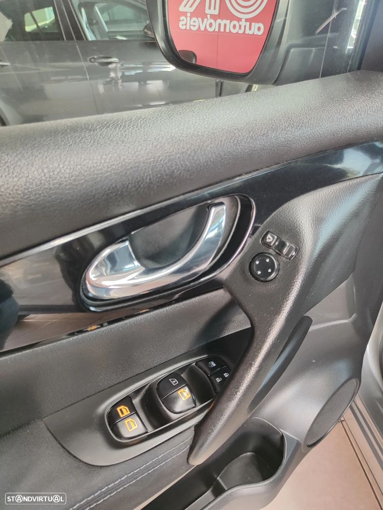 Nissan Qashqai 1.5 dCi N-Connecta 18 - 24