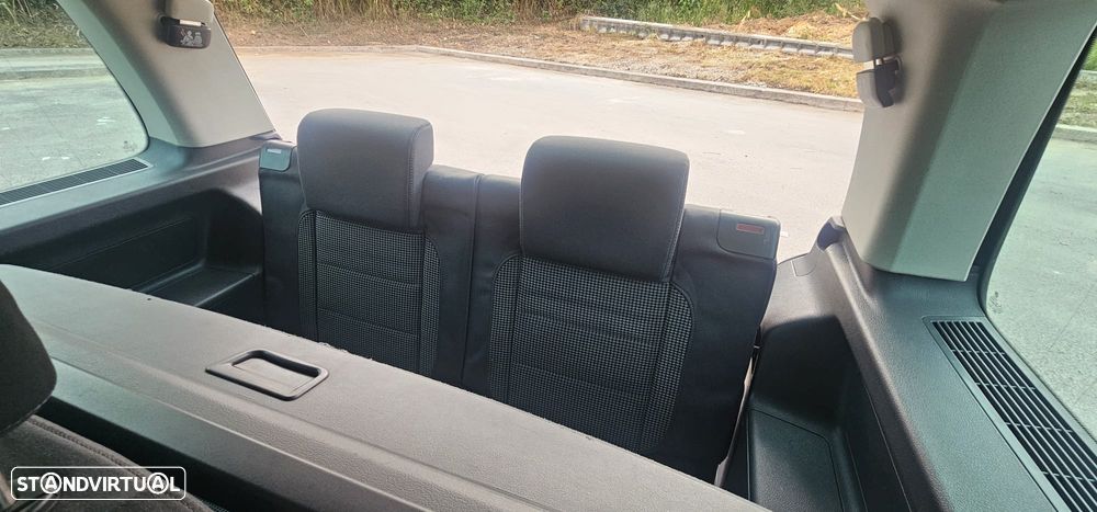 VW Touran 2.0 TDI Highline 7L - 23