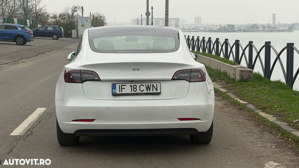 Tesla Model 3 - 4