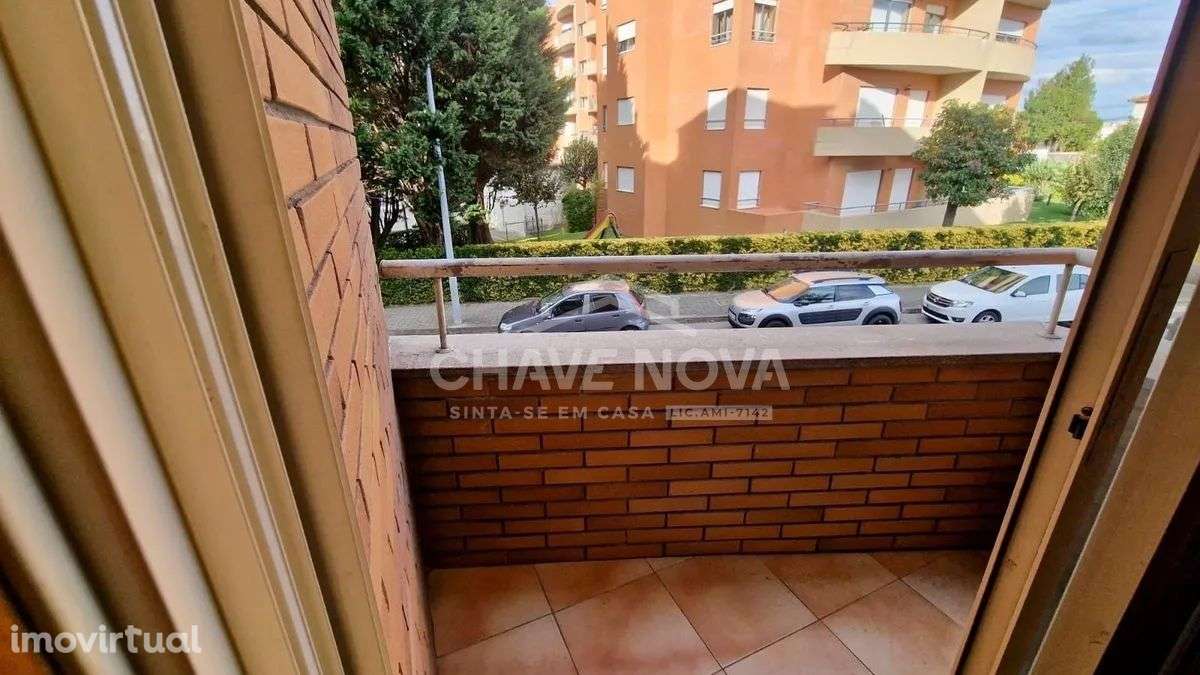 Apartamento T2 c/Varanda e Lugar de Garagem no Candal - Grande imagem: 4/19