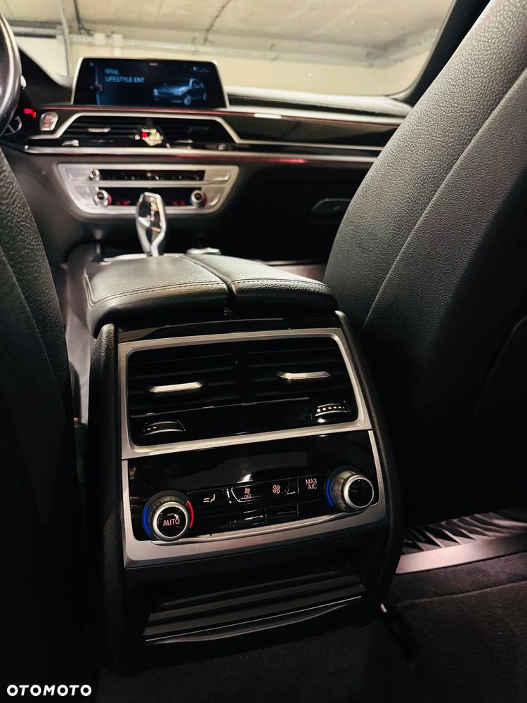 BMW Seria 7 740Li - 24