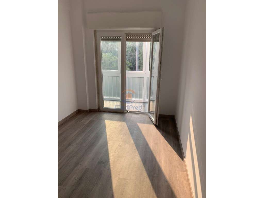 Arrendamento | Apartamento T2 remodelado em Odivelas - Grande imagem: 2/27