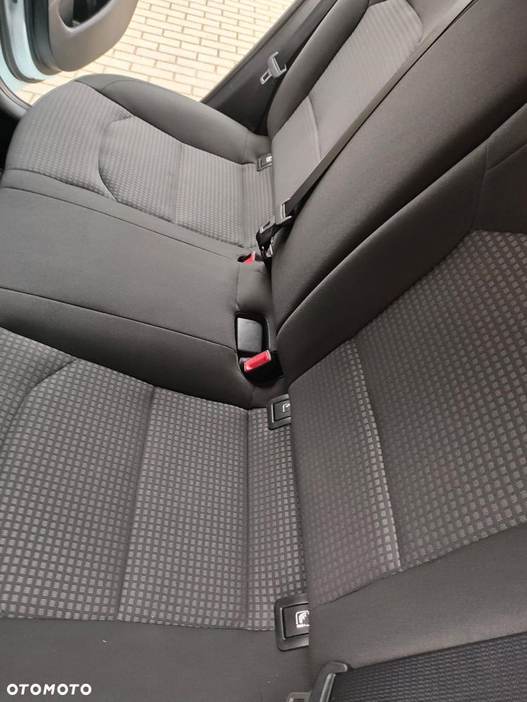 Kia Ceed 1.6 CRDi mHEV L Business Line - 23