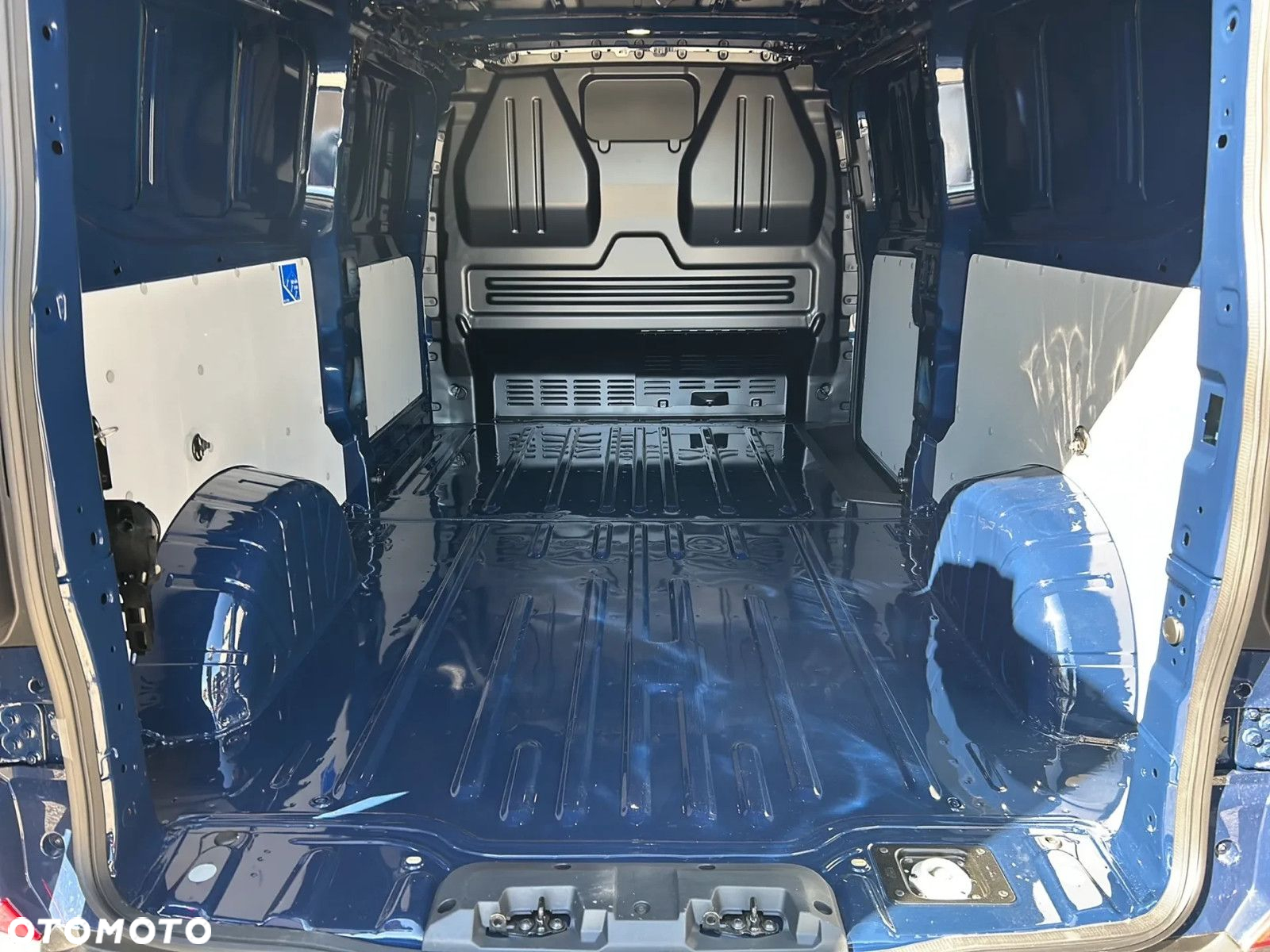 Volkswagen Transporter T7 Furgon (L2) AUTOMAT, 2.0 TDI 170KM, r.o. 3500 mm - 11