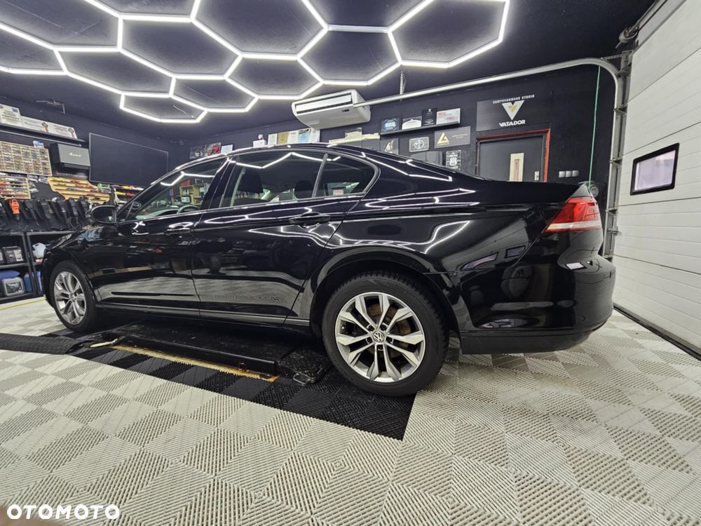 Volkswagen Passat - 15