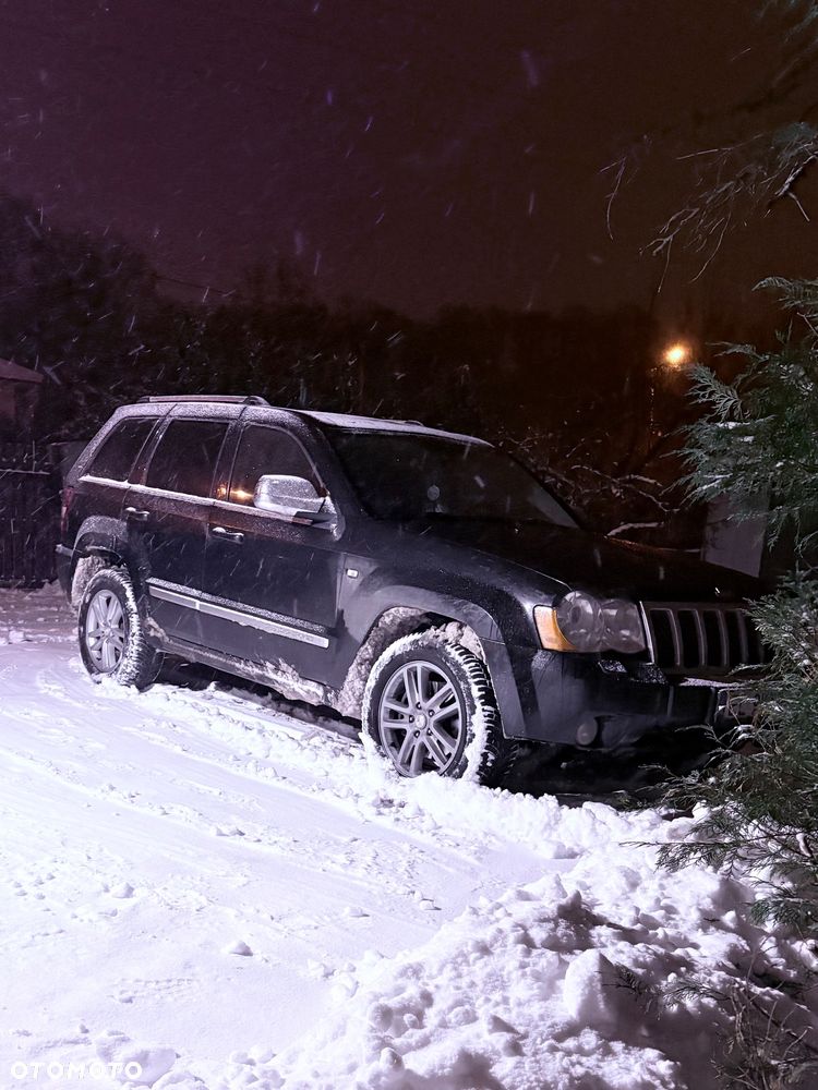 Jeep Grand Cherokee - 16