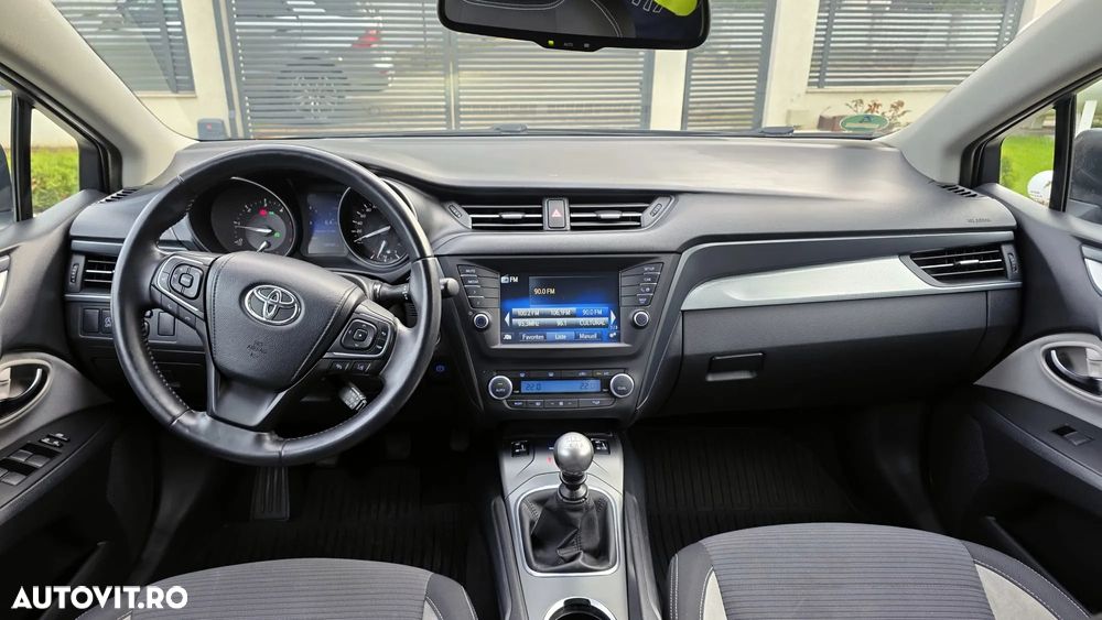 Toyota Avensis - 2
