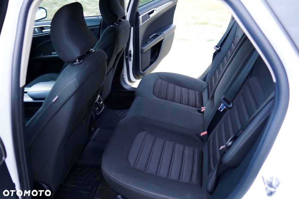 Ford Fusion - 15