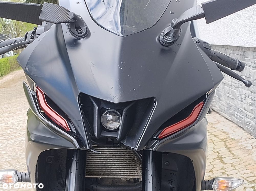 Yamaha YZF - 1