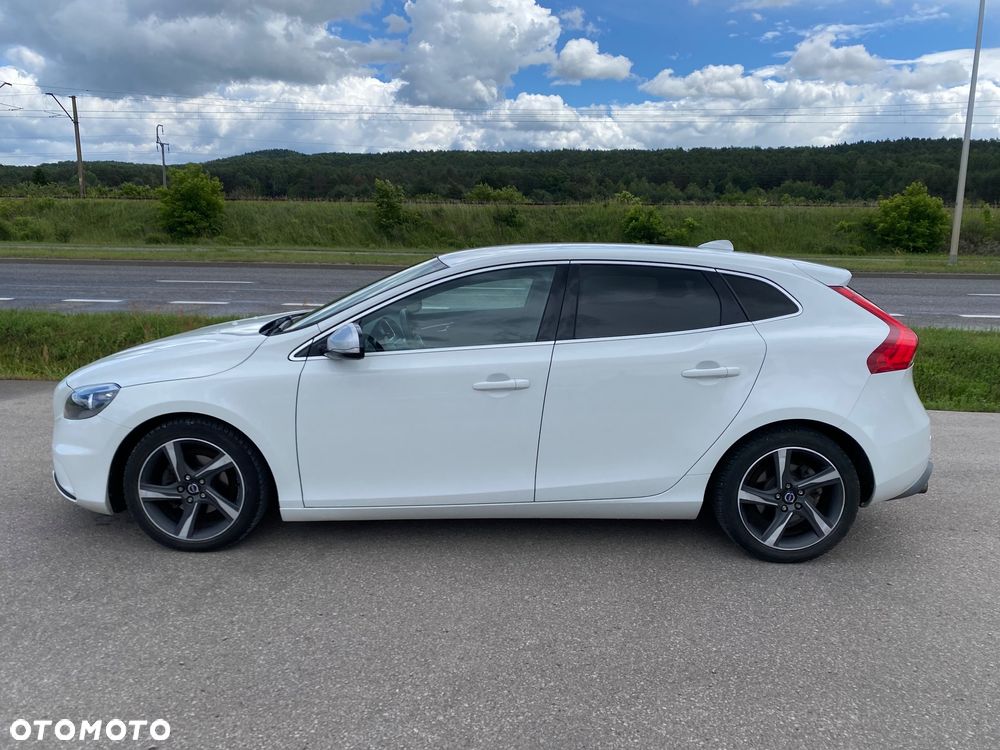 Volvo V40 D2 R Design - 40