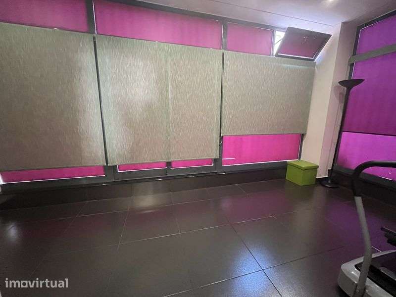 Alugo espaço comercial (sala)