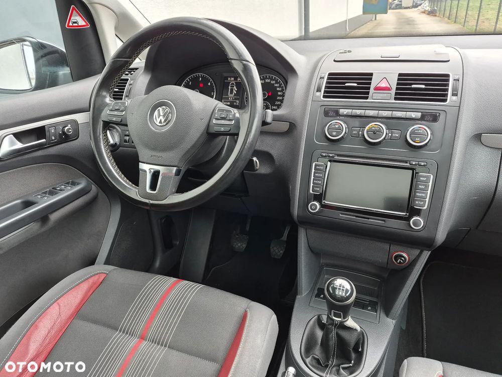 Volkswagen Touran 2.0 TDI DPF MATCH - 11
