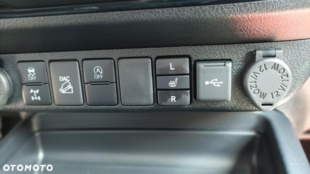 Toyota Hilux 2.8 D-4D mHEV Double Cab Invincible 4x4 - 29